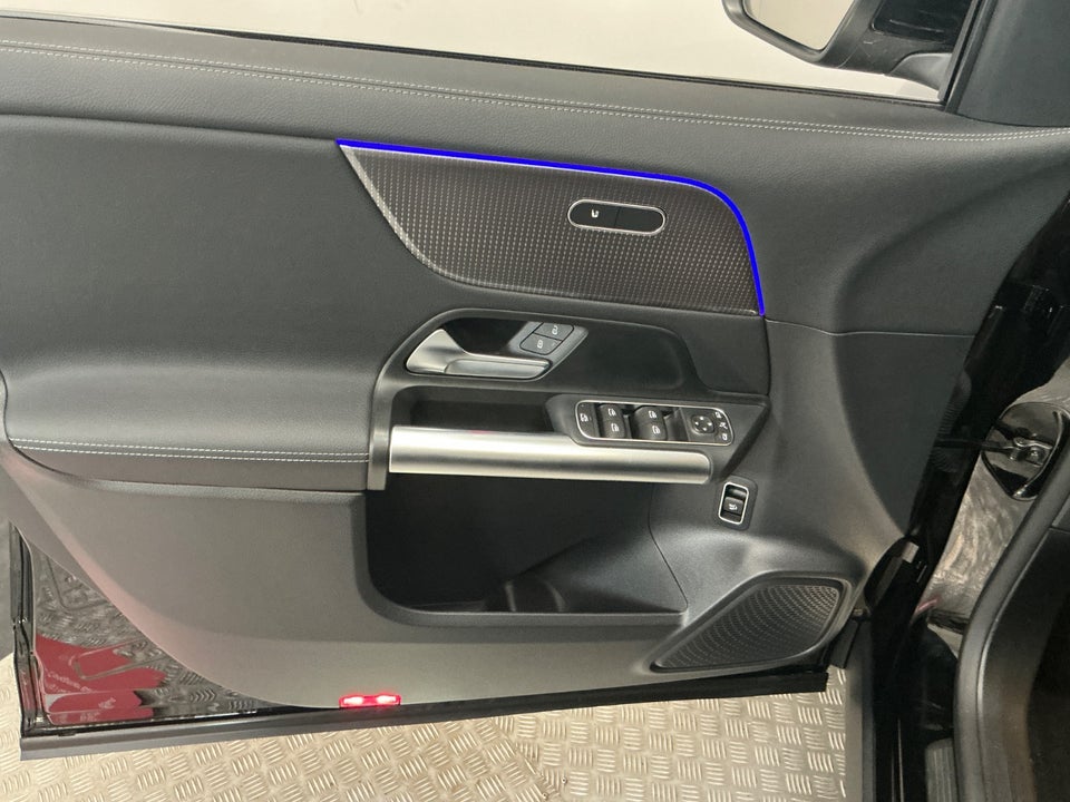 Mercedes EQA350 4Matic 5d