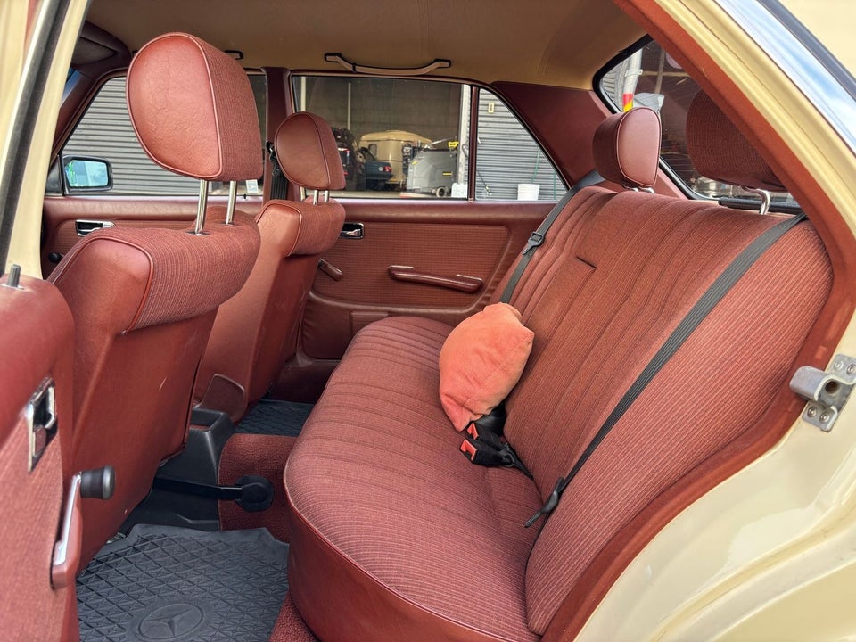 Mercedes 200 2,0  4d