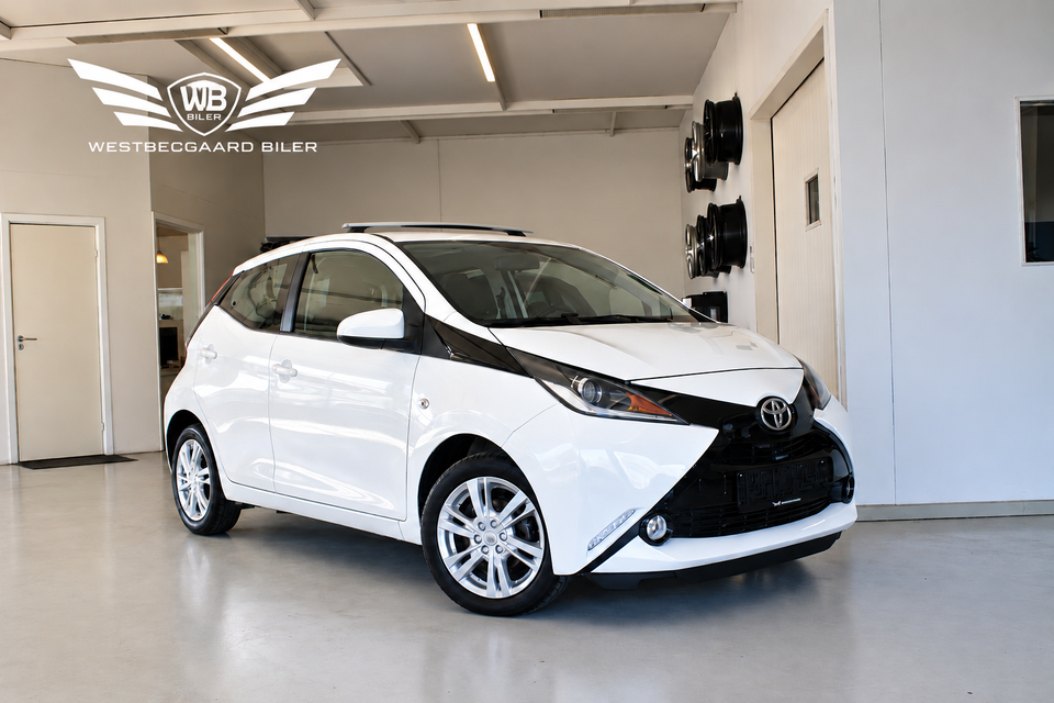 Toyota Aygo 1,0 VVT-i x-wave Sky 5d