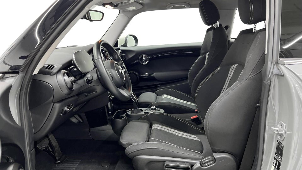 MINI Cooper SE Essential 3d