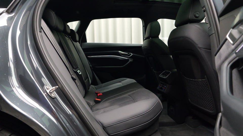 Audi Q8 e-tron 55 Advanced quattro 5d