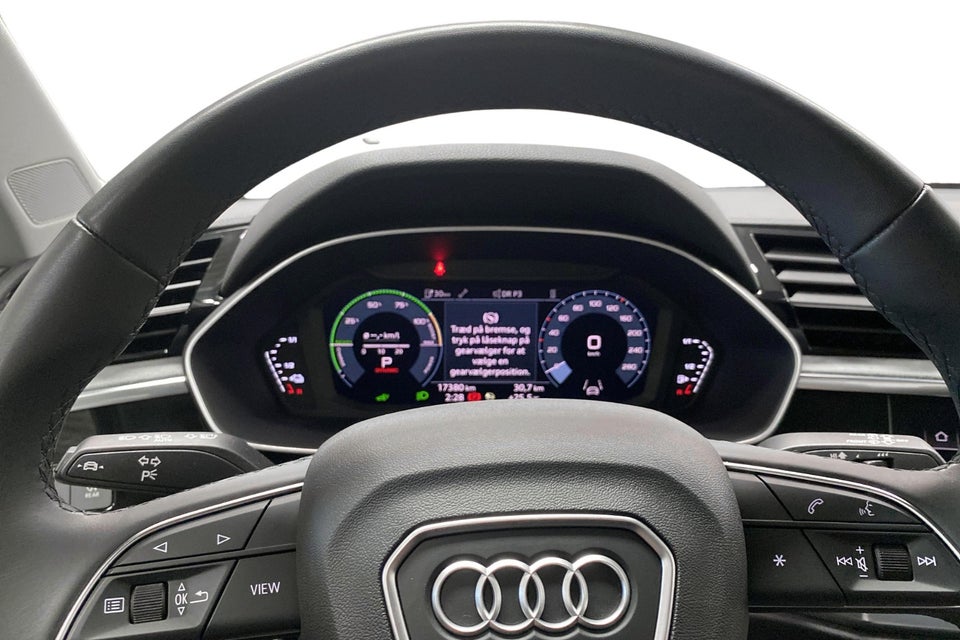 Audi Q3 45 TFSi e Attitude+ S-tr. 5d