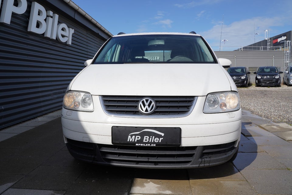 VW Touran 2,0 TDi 136 Trendline DSG Van 5d