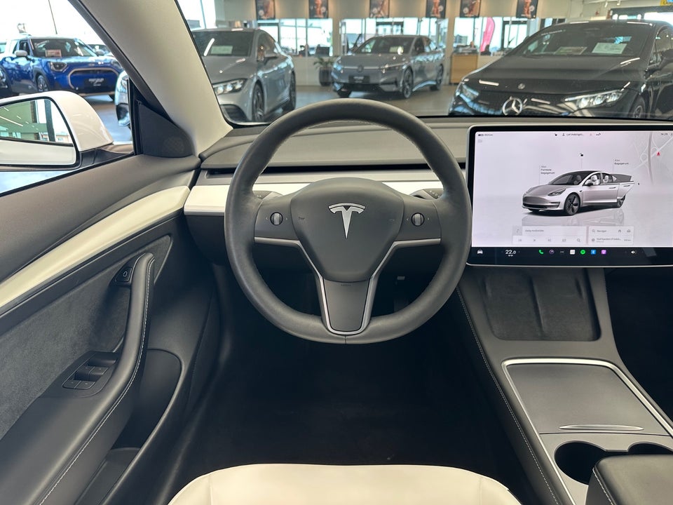Tesla Model 3 Long Range AWD 4d