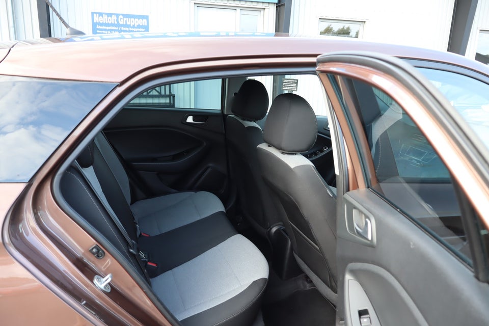 Hyundai i20 1,25 Premium 5d
