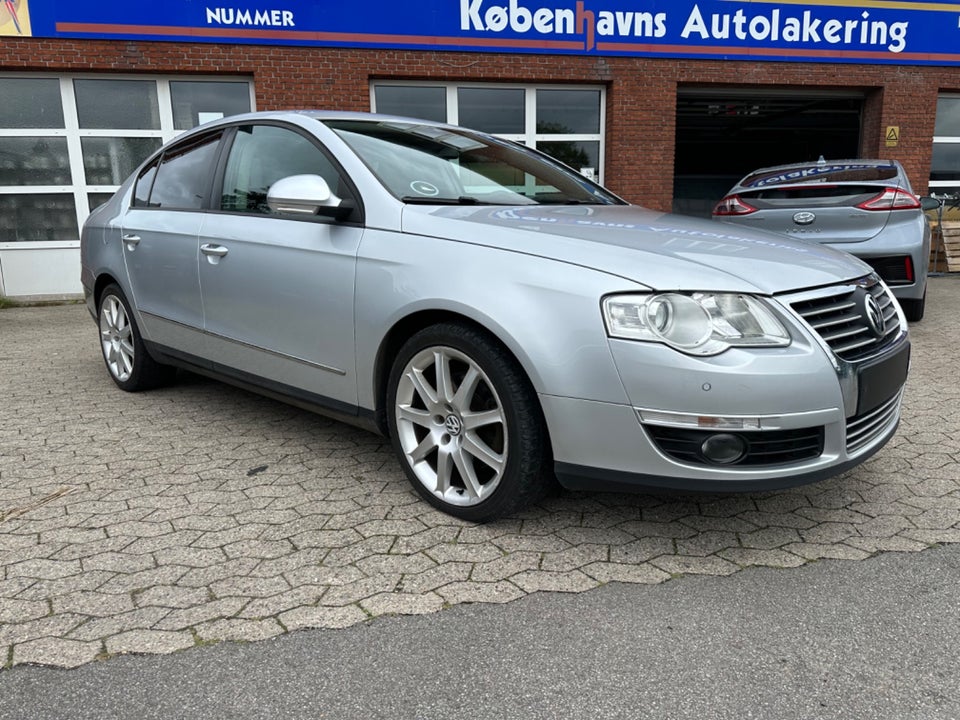 VW Passat 2,0 FSi Sportline 4d