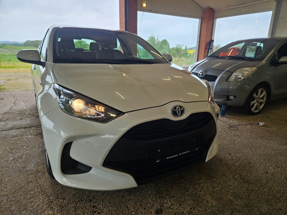 Toyota Yaris 1,5 Hybrid H1 e-CVT 5d