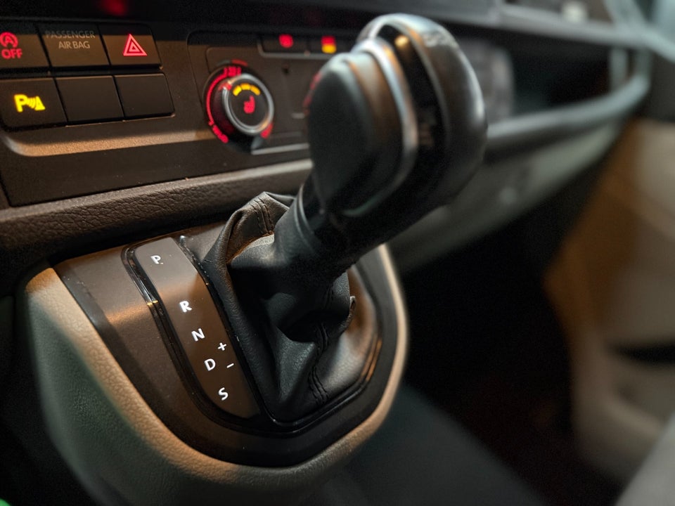 VW Transporter 2,0 TDi 180 Kassevogn DSG kort
