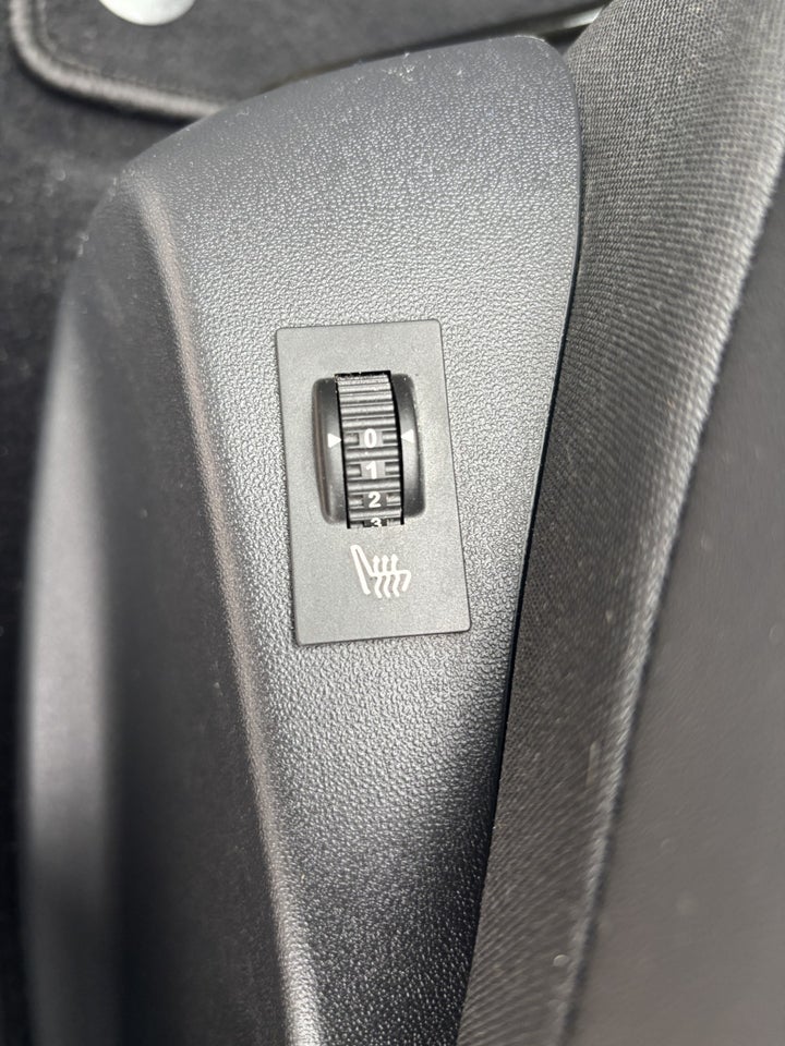 Peugeot 2008 1,5 BlueHDi 100 Allure Sky 5d