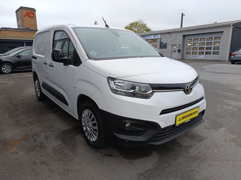 Toyota ProAce City 1,5 D 102 Medium Comfort 4d