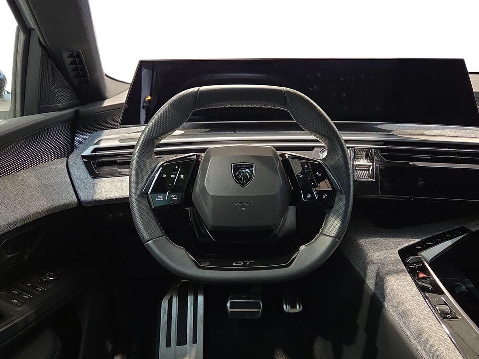 Peugeot e-3008 77 GT Pack 5d