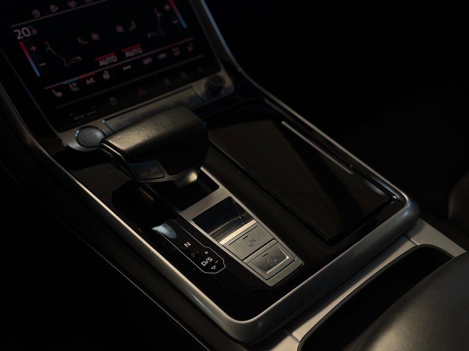 Audi Q8 50 TDi S-line quattro Tiptr. 5d
