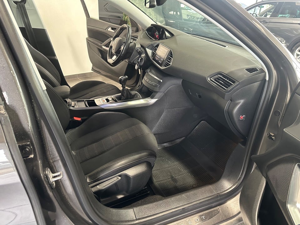 Peugeot 308 1,5 BlueHDi 130 Selection Sky SW 5d