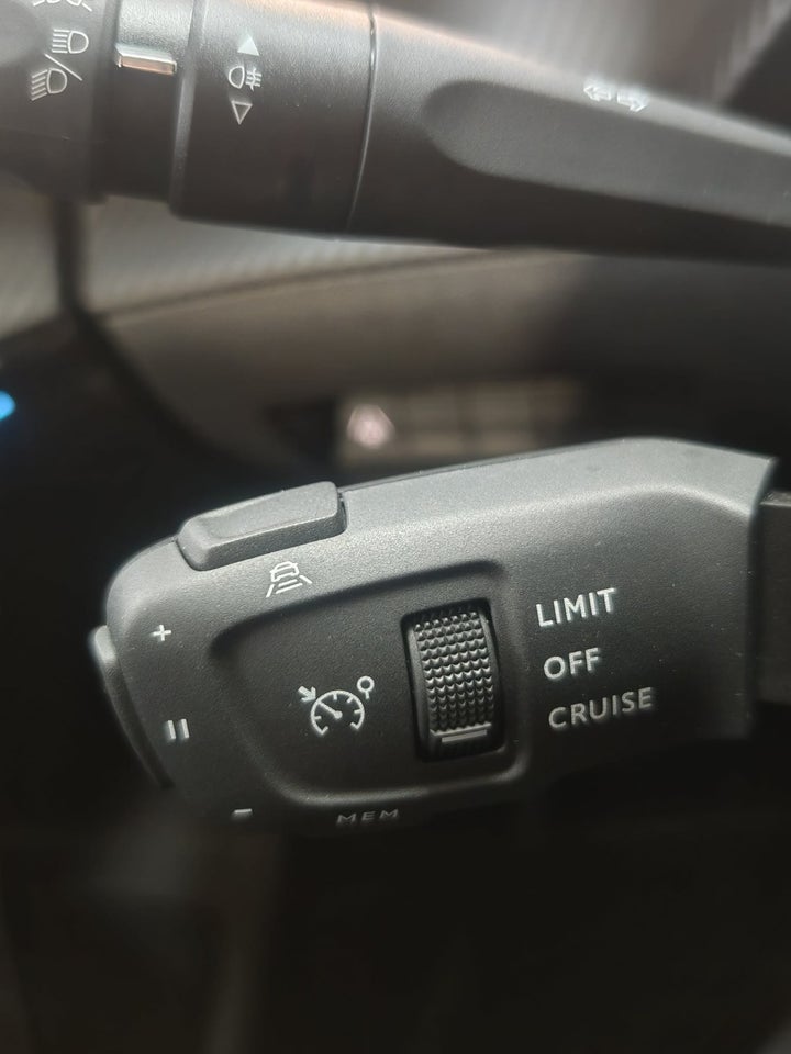 Peugeot e-208 54 GT 5d