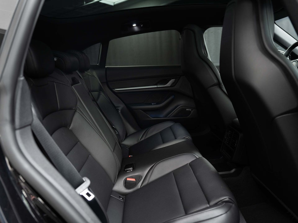 Porsche Taycan Performance+ Sport Turismo 5d