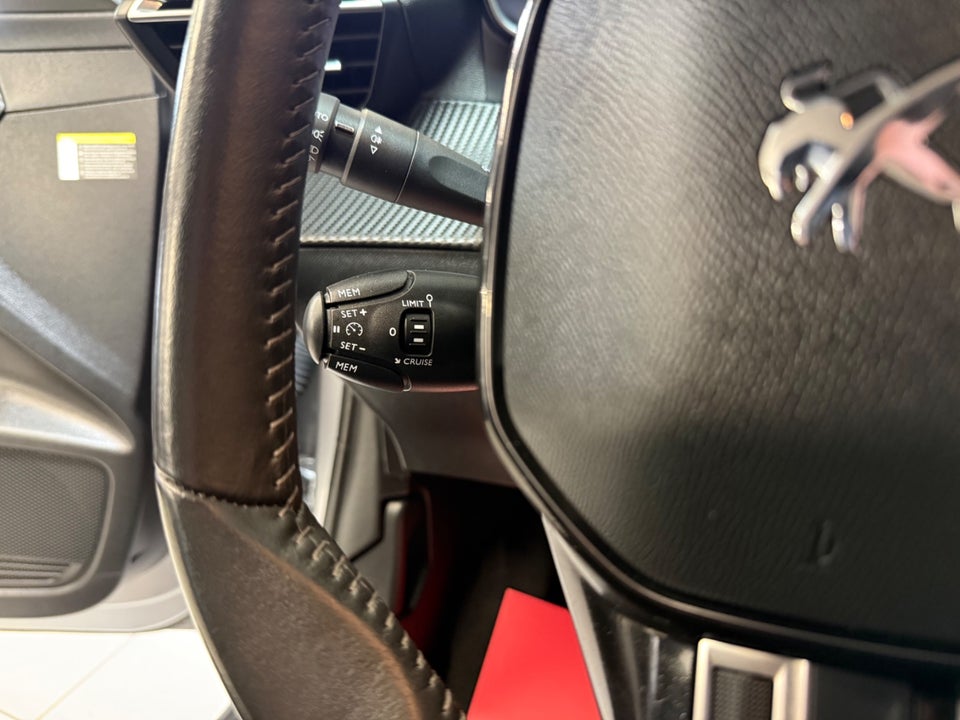Peugeot 208 1,2 PureTech 100 Allure 5d