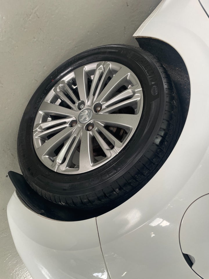 Peugeot 208 1,2 PureTech 82 Allure+ 5d