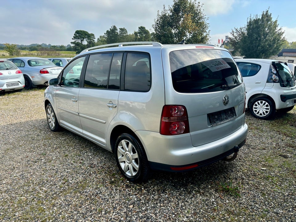 VW Touran 2,0 TDi 140 Trendline DSG 5d