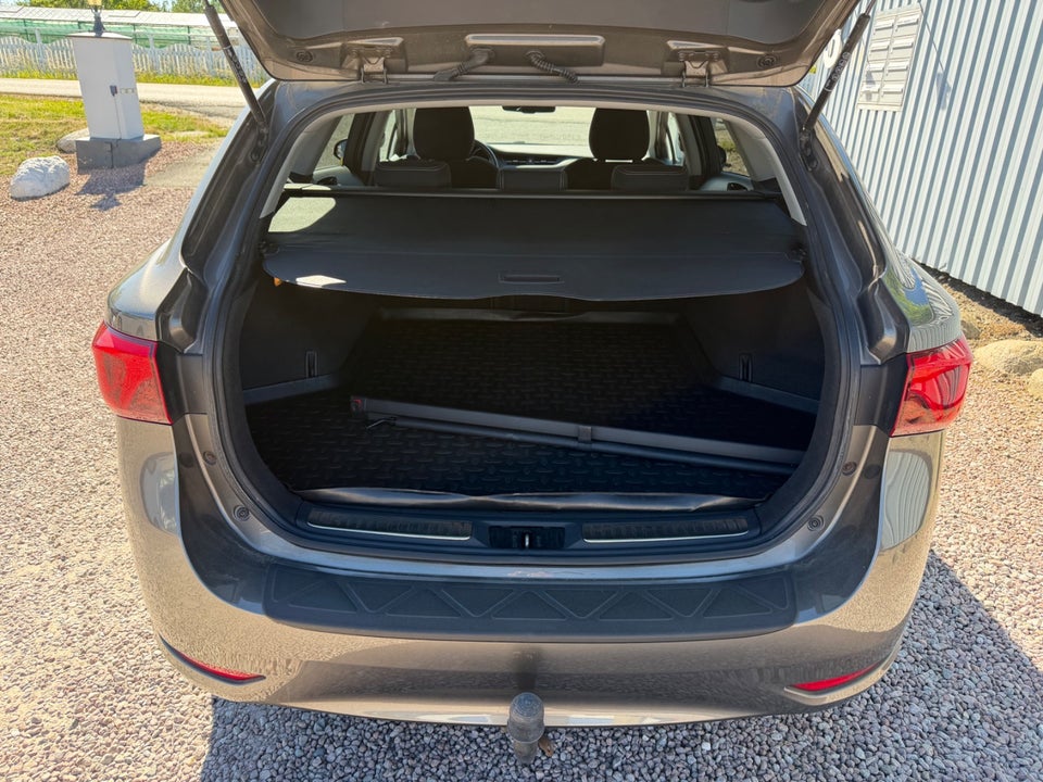 Toyota Avensis 1,8 VVT-i T2 Premium Touring Sports 5d