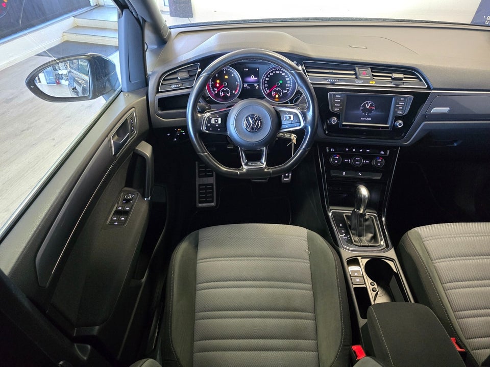 VW Touran 2,0 TDi 150 R-line DSG 5d