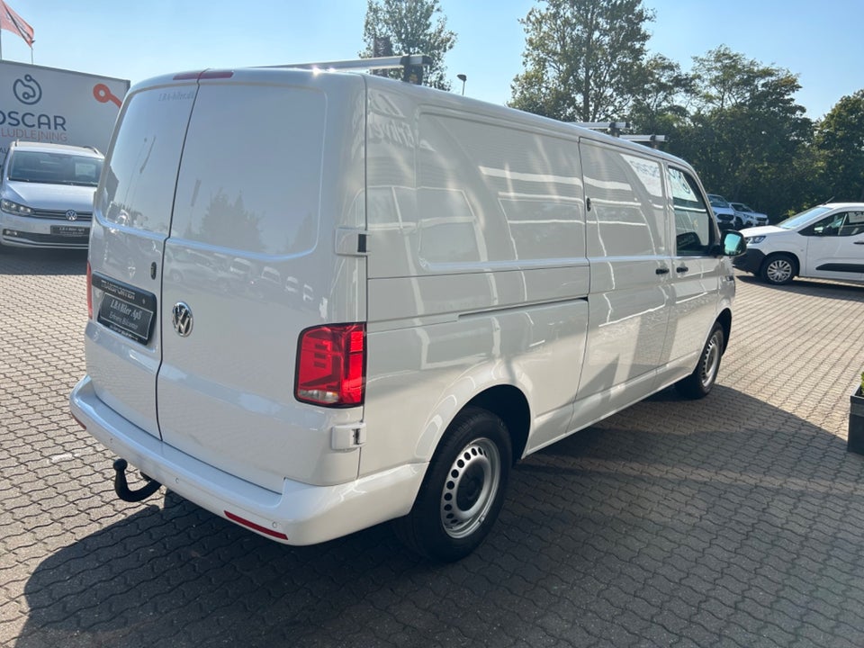 VW Transporter 2,0 TDi 110 Kassevogn lang