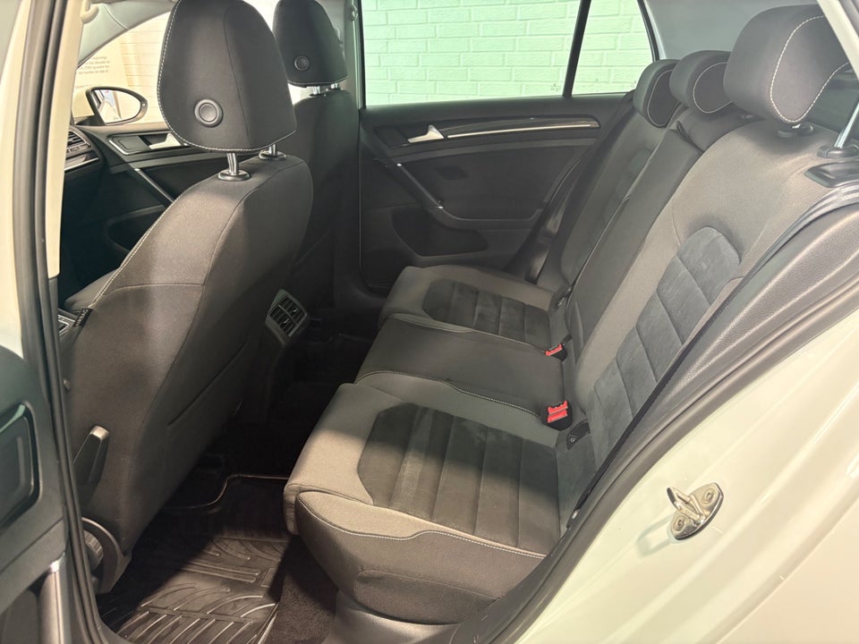 VW Golf VII 2,0 TDi 150 Highline DSG BMT 5d
