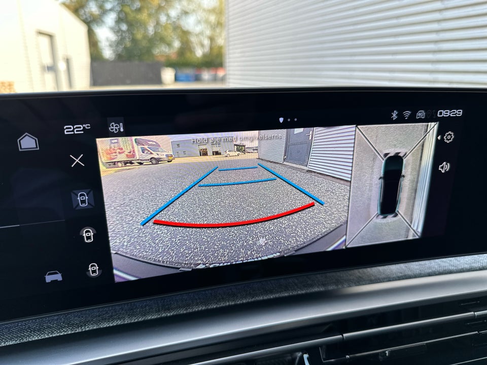 Peugeot e-3008 77 GT Pack 5d