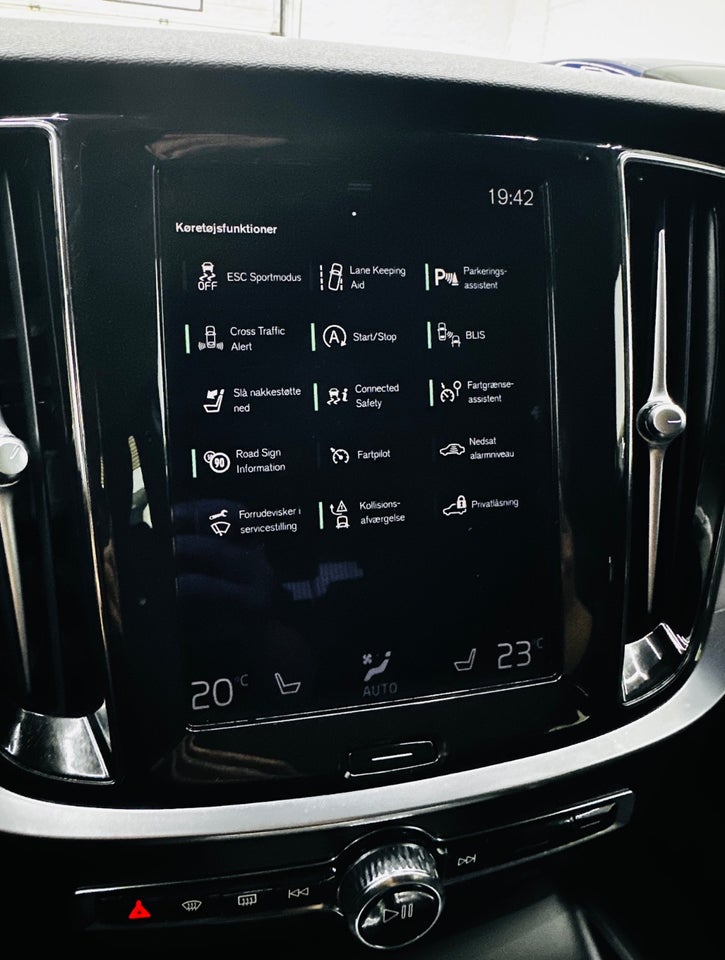 Volvo V60 2,0 B4 197 Momentum aut. 5d