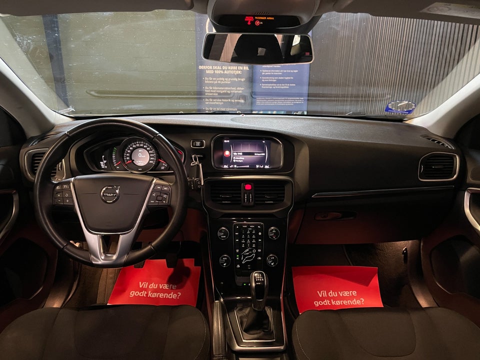 Volvo V40 2,0 D2 120 Momentum 5d