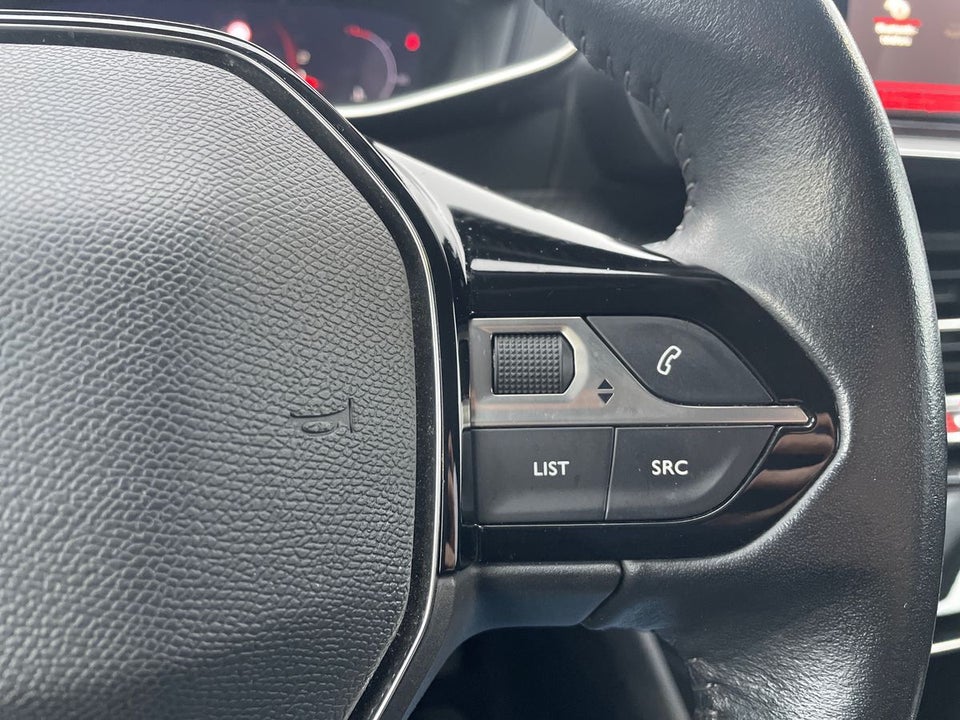 Peugeot 2008 1,2 PureTech 100 Allure Pack 5d