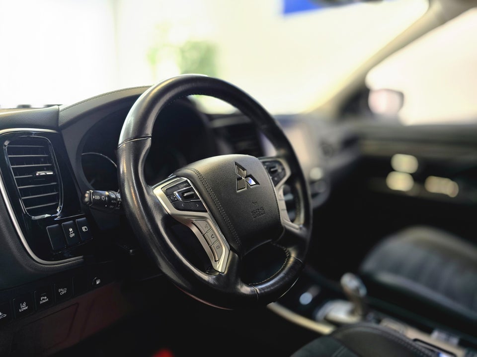 Mitsubishi Outlander 2,4 PHEV Intro Edition CVT 4WD 5d