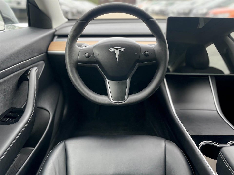 Tesla Model 3 Standard Range+ RWD 4d