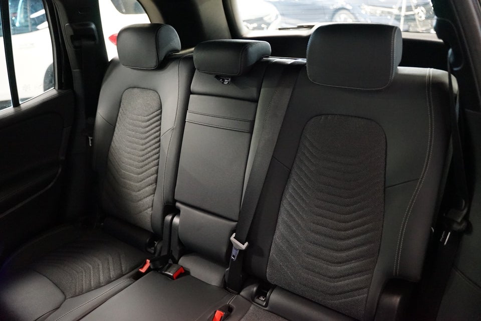 Mercedes EQB300 Progressive Advance Plus 4Matic 5d