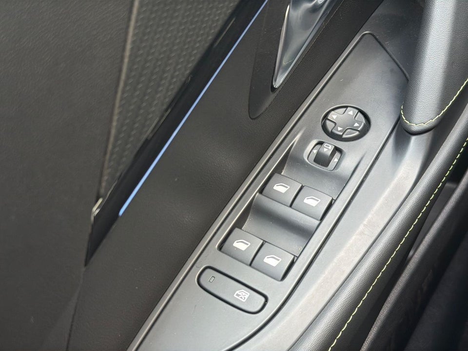 Peugeot e-208 54 GT 5d