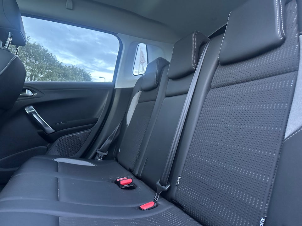 Peugeot 2008 1,6 BlueHDi 100 Allure Sky 5d