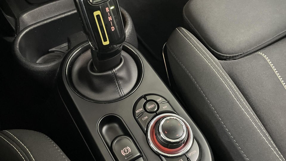 MINI Cooper SE Essential 3d