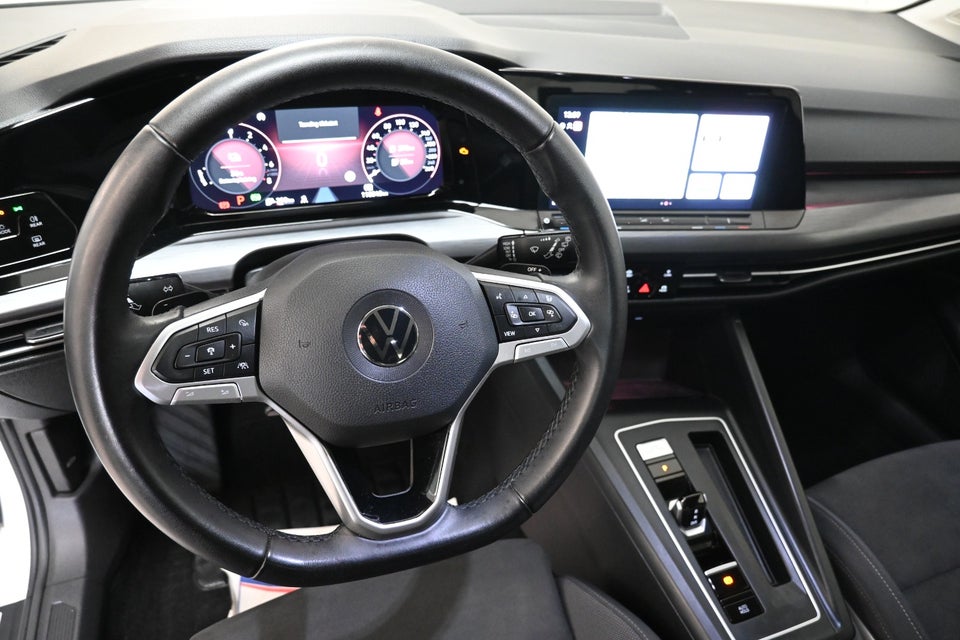 VW Golf VIII 1,4 eHybrid DSG 5d