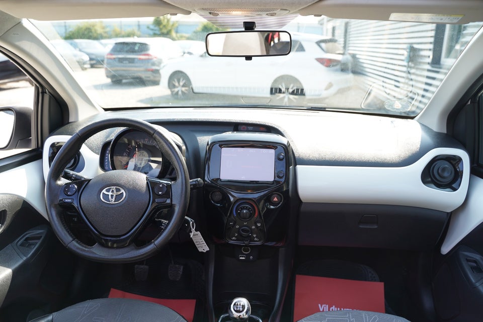 Toyota Aygo 1,0 VVT-i x-wave Sky 5d