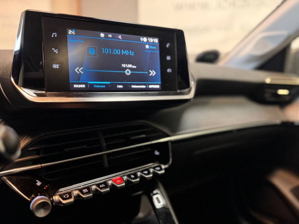 Peugeot 208 1,5 BlueHDi 100 Allure Sky 5d