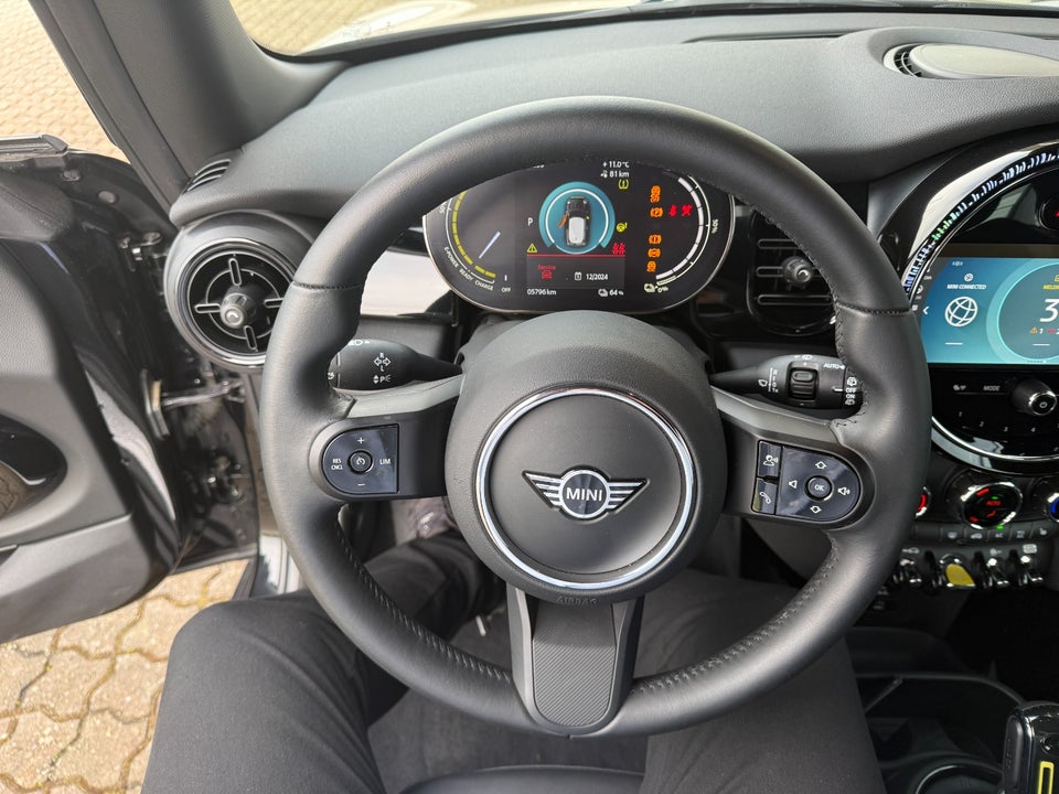 MINI Cooper SE Essential 3d