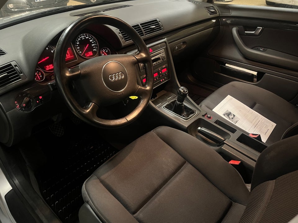 Audi A4 2,4 V6 4d