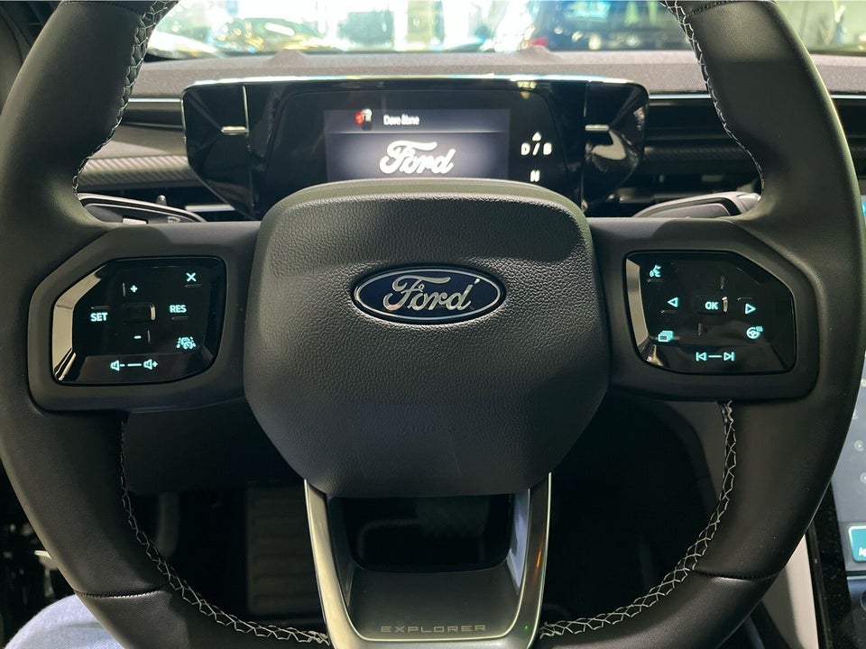 Ford Explorer 84 Premium Extended Range AWD 5d