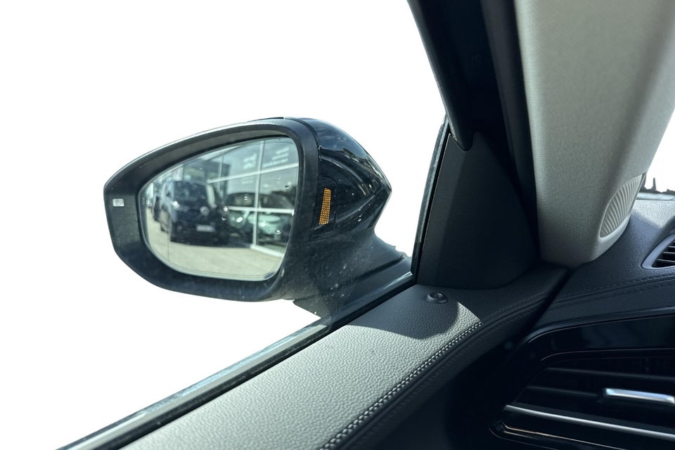 VW Passat 1,5 eHybrid Elegance Variant DSG 5d