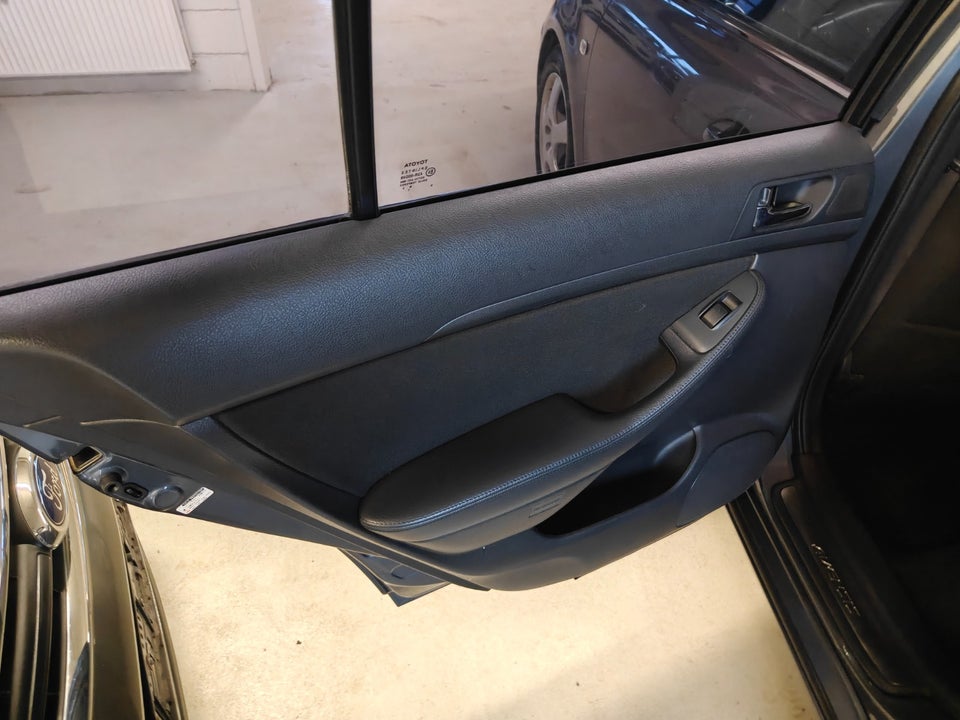 Toyota Avensis 1,8 VVT-i Sol stc. 5d