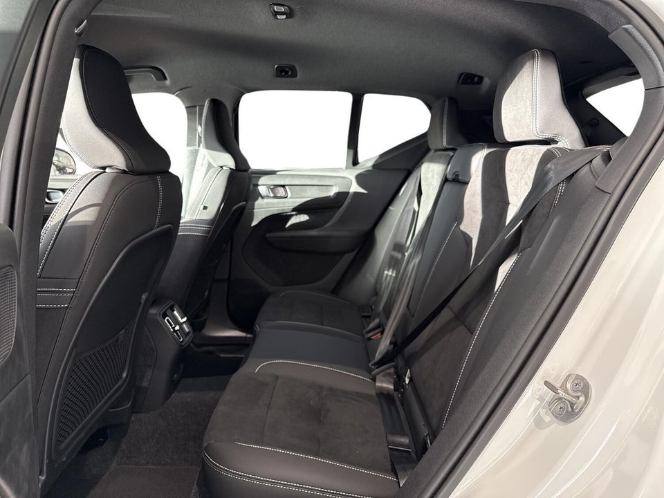 Volvo EX40 Extended Range Plus 5d