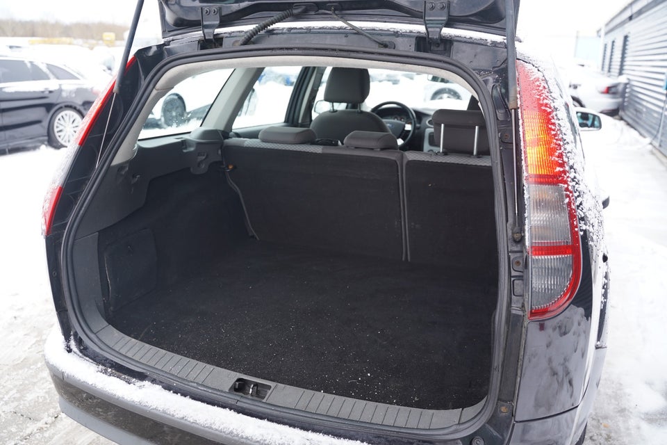 Ford Focus 1,6 Ambiente 100 stc. 5d