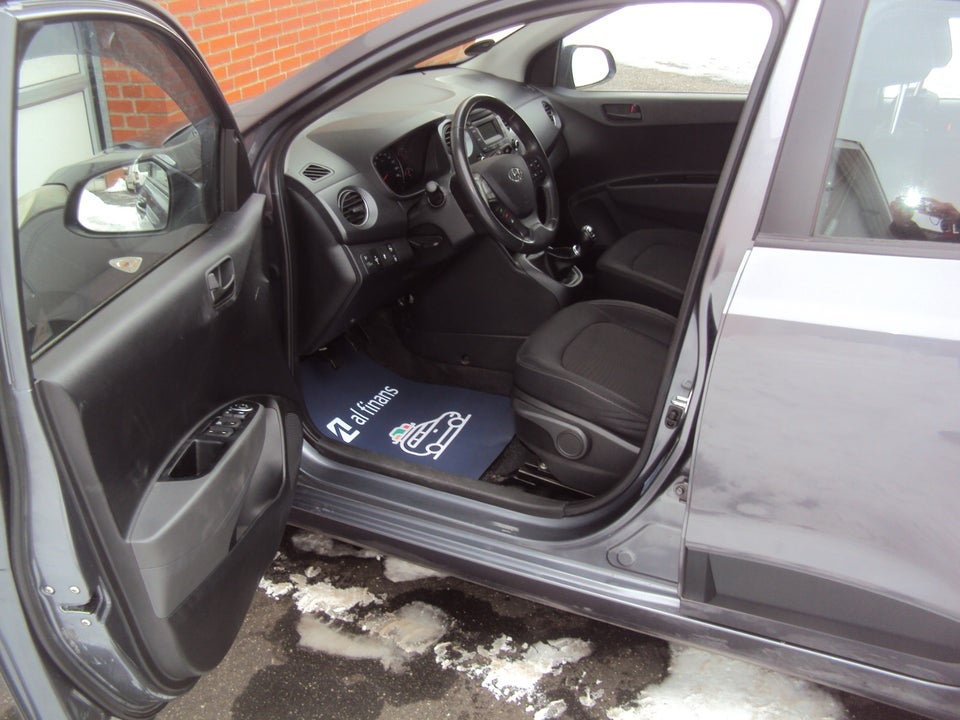 Hyundai i10 1,0 Black Line 5d