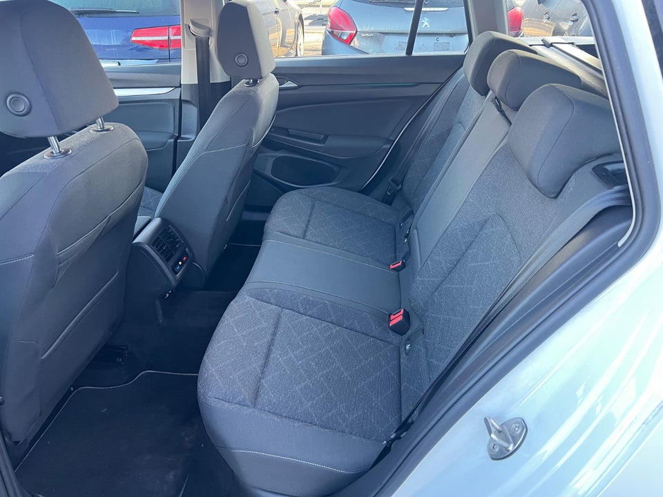 VW Golf VIII 1,5 TSi 130 Life Variant 5d