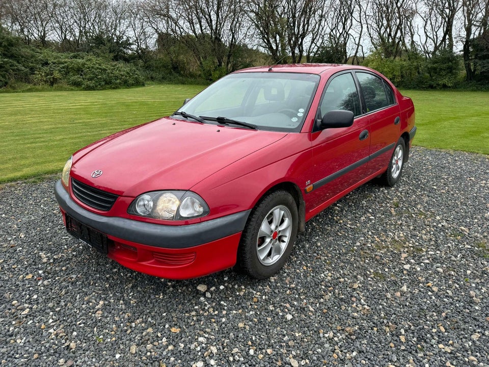 Toyota Avensis 1,8 Sol 4d