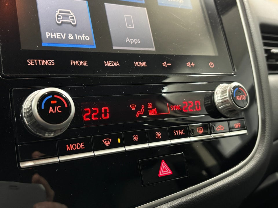 Mitsubishi Outlander 2,4 PHEV Inform CVT 4WD 5d